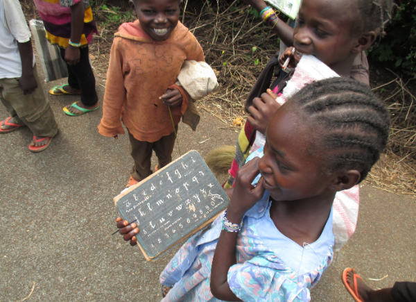 Kit scolastici contro l’emergenza educativa in Repubblica Centrafricana